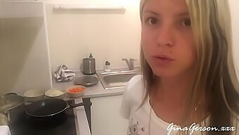 Il Video Kinky Di Gina Gerson Mentre Cucina Un Borscht Russo