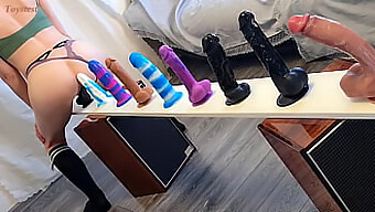 Reiten Der Besten Dildos Für Einen Hellen Orgasmus