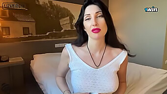 Incredibile Video Fatto In Casa Di Incontrare La Seducente Matrigna Della Mia Ragazza, La Milf