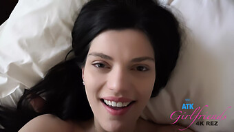 Sadie Si Fa Riempire Di Sesso Orale E Ditalino In Questo Video Pov