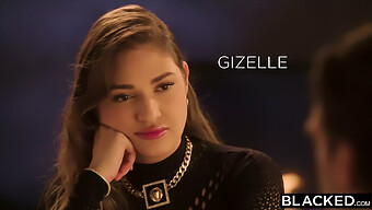 Gizelle زرق و برق دار در یک ویدیوی داغ دهانش را با منی پر می کند