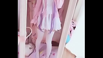 Kanna Ensimmäinen Cosplay Kokemus, Jossa Sormi Pelata