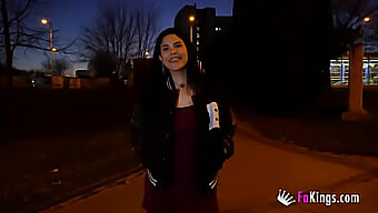 Amanda Luxor Fica Ousada Nas Travessuras De Rua: Beleza Latina Provoca Caras Aleatórios Sem Hesitação!