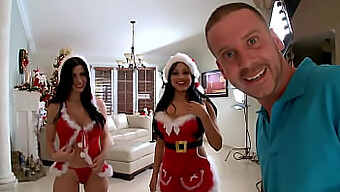 Weihnachten-Special Mit Zwei Atemberaubenden Darstellern, Rebeca Linares Und Abella Anderson, Mit Einem Fokus Auf Ihre Runden, Verlockenden Ärsche