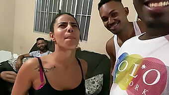 Caseiro Brasileiro Ruivinha Cavalga Gostoso Com Três Garanhões Negros