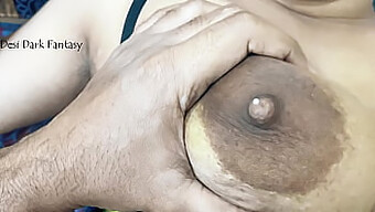 Kamya Bhabhi Cachonda Tiene Sus Grandes Tetas Naturales Lamidas Y Follada