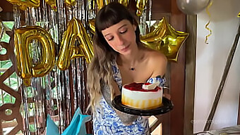 Milchgefüllte Arsch-Überraschung An Meinem Geburtstag - Ein Heißes Homemade-Video.