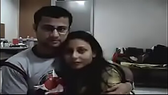 Un Couple Indien Amateur Explore Sa Sexualité Dans Une Vidéo Maison