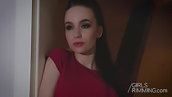 Nastoletnia (18+) Gwiazda Porno Alessa Savage W Hardkorowym Trójkącie Z Dziewczynami Rimmingu