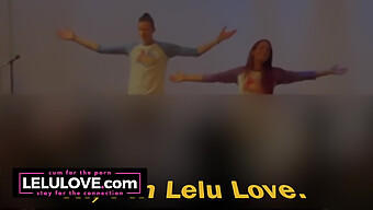 Lelu Love和她的伴侣分享他们首次现场表演的兴奋 - 一场热辣的网络摄像头秀