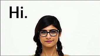 Fit Muslim Pornstar Mia Khalifa Shows Off Her Toned Body In A Close-Up